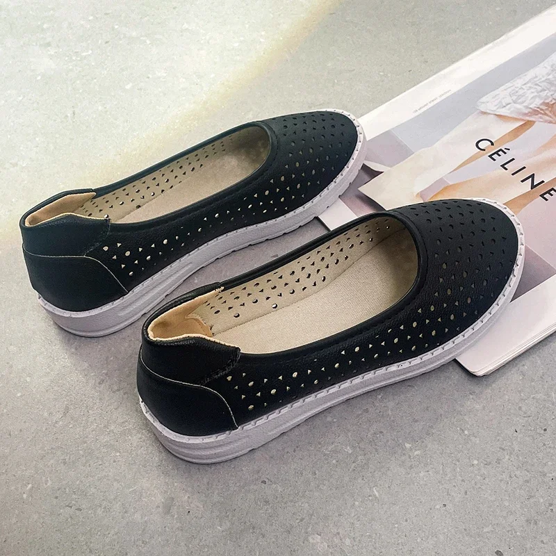 Женские туфли на плоской подошве с круглым носком