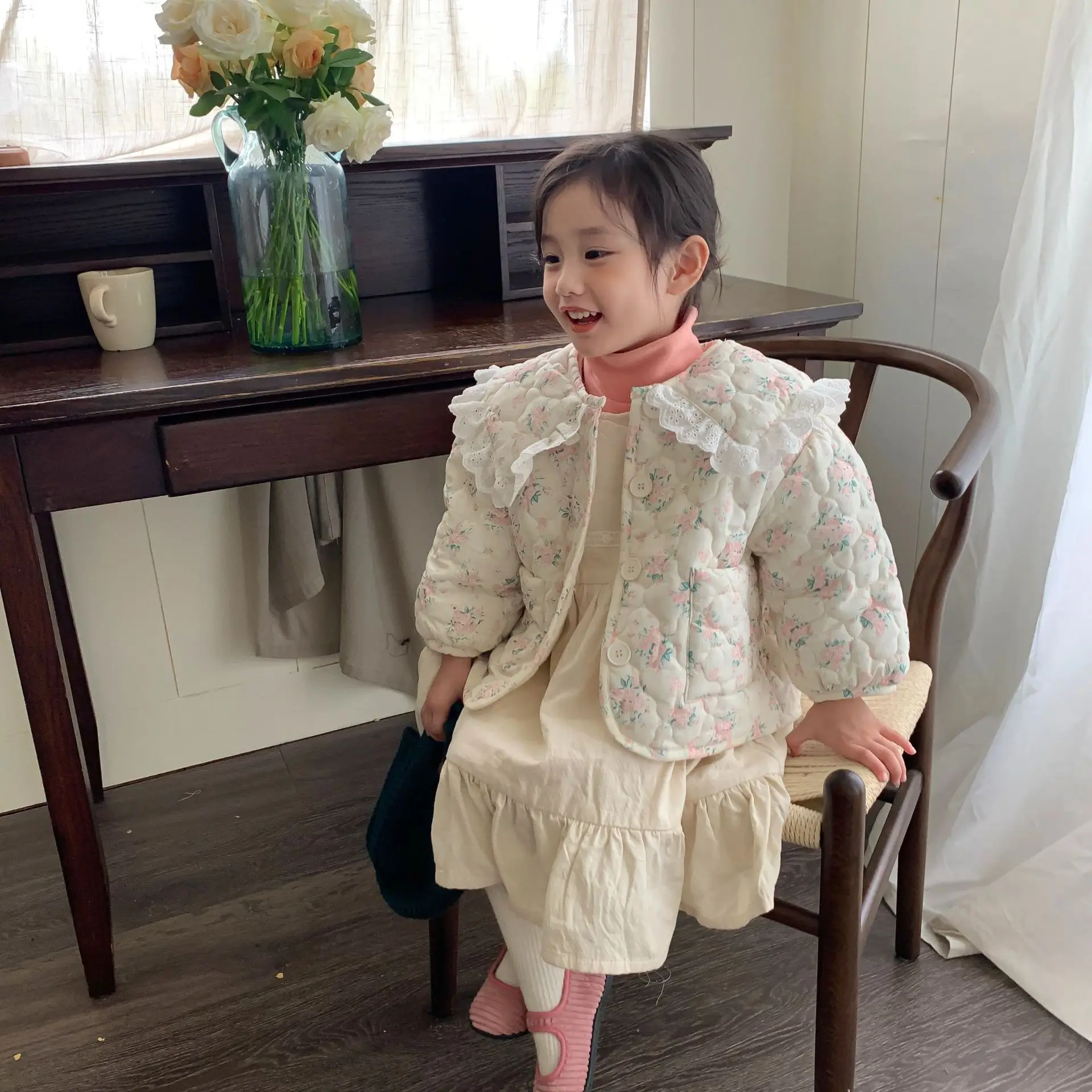 

Детское осенне-зимнее хлопковое пальто с кружевными лацканами