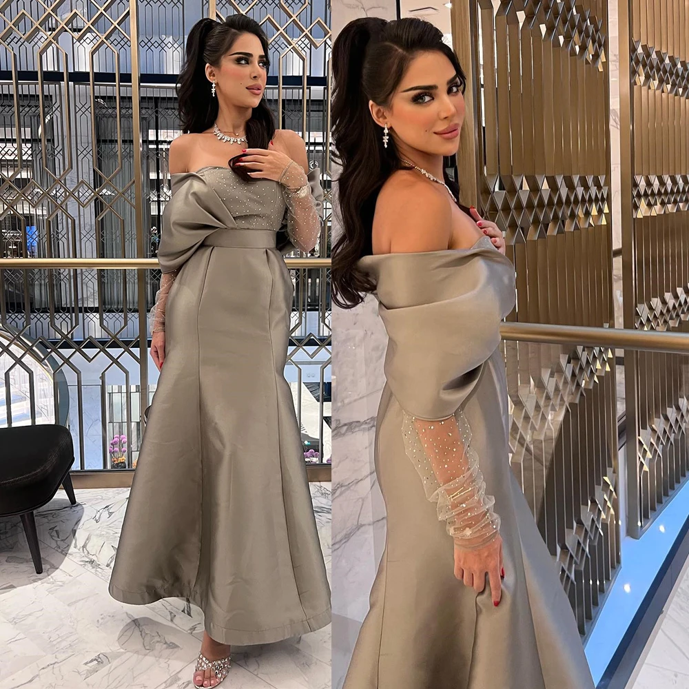 

Женское атласное платье с открытыми плечами, длинным рукавом и открытой спиной