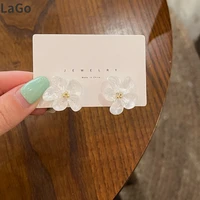 elegant temperament flower earrings s925 needle pretty design hot sale trendy jewelry white resin stud earrings for women gifts