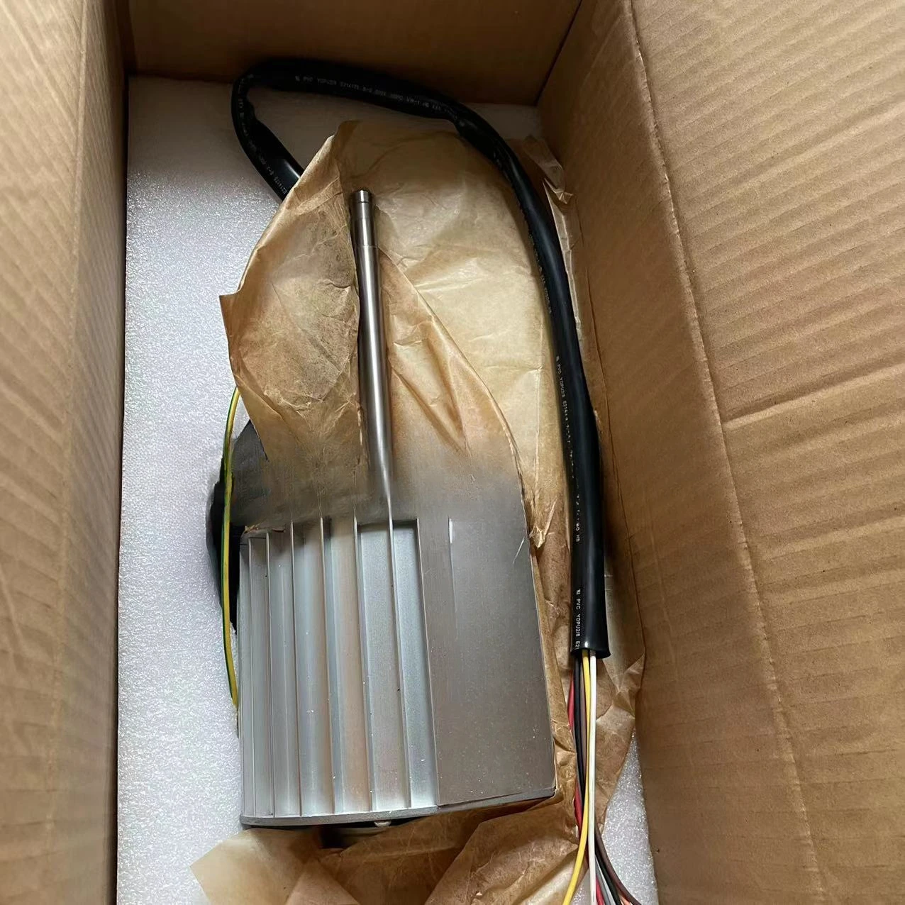 Двигатель вентилятора кондиционера 004 YFK-225-4