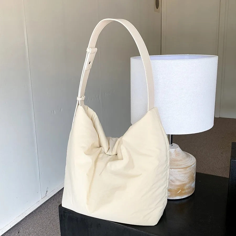 

Winter Soft Padded Shoulder Bag Plush Designer Tote Bag Warm Quilted Purses and Handbags Large Nylon Crossbody Bags for Women