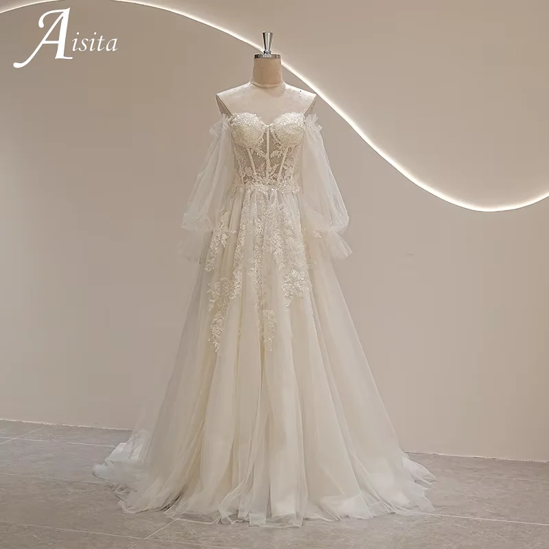 Свадебное платье невесты с открытыми плечами и длинными рукавами по