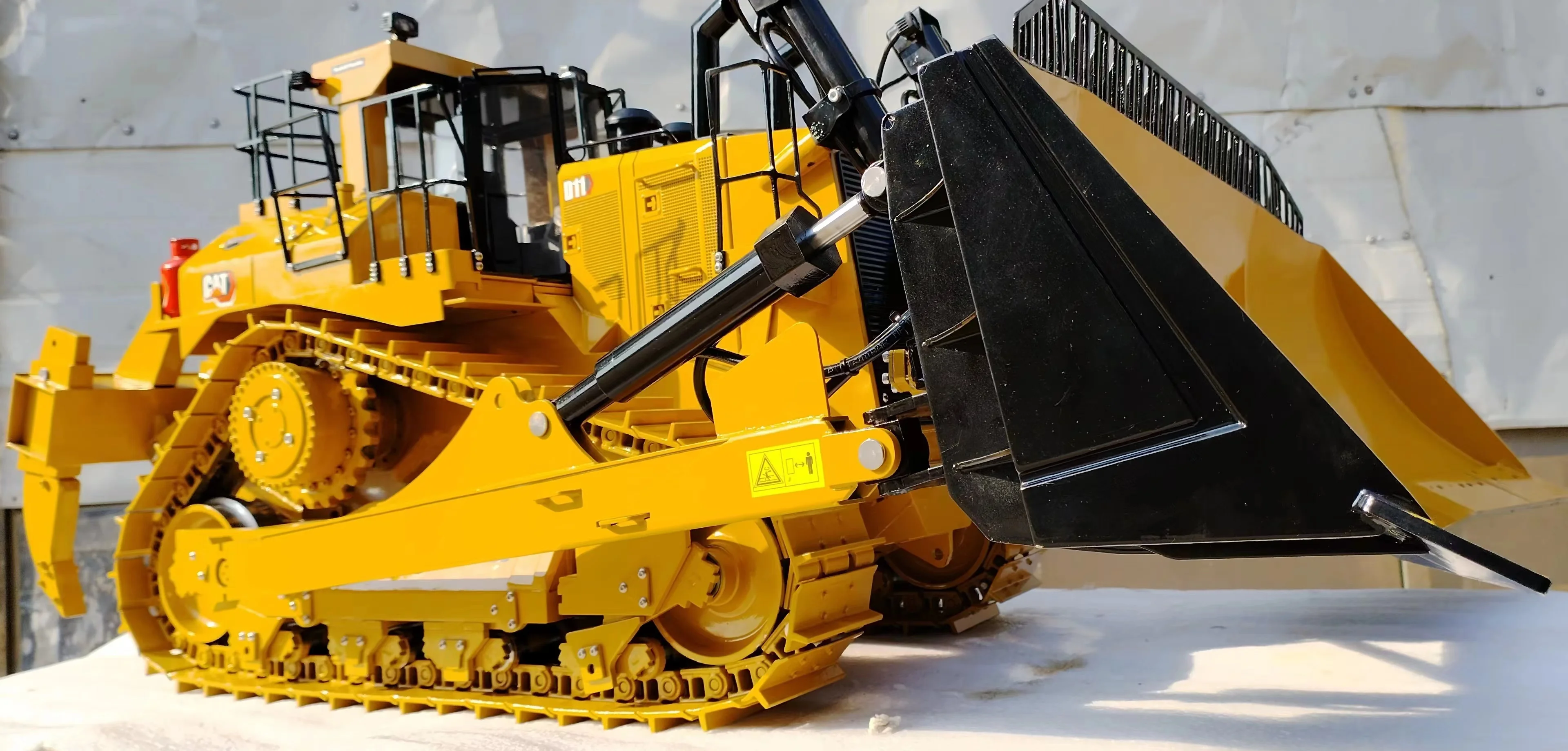 Игрушечный гидравлический бульдозер для сварки всех металлов масштаб 1/10