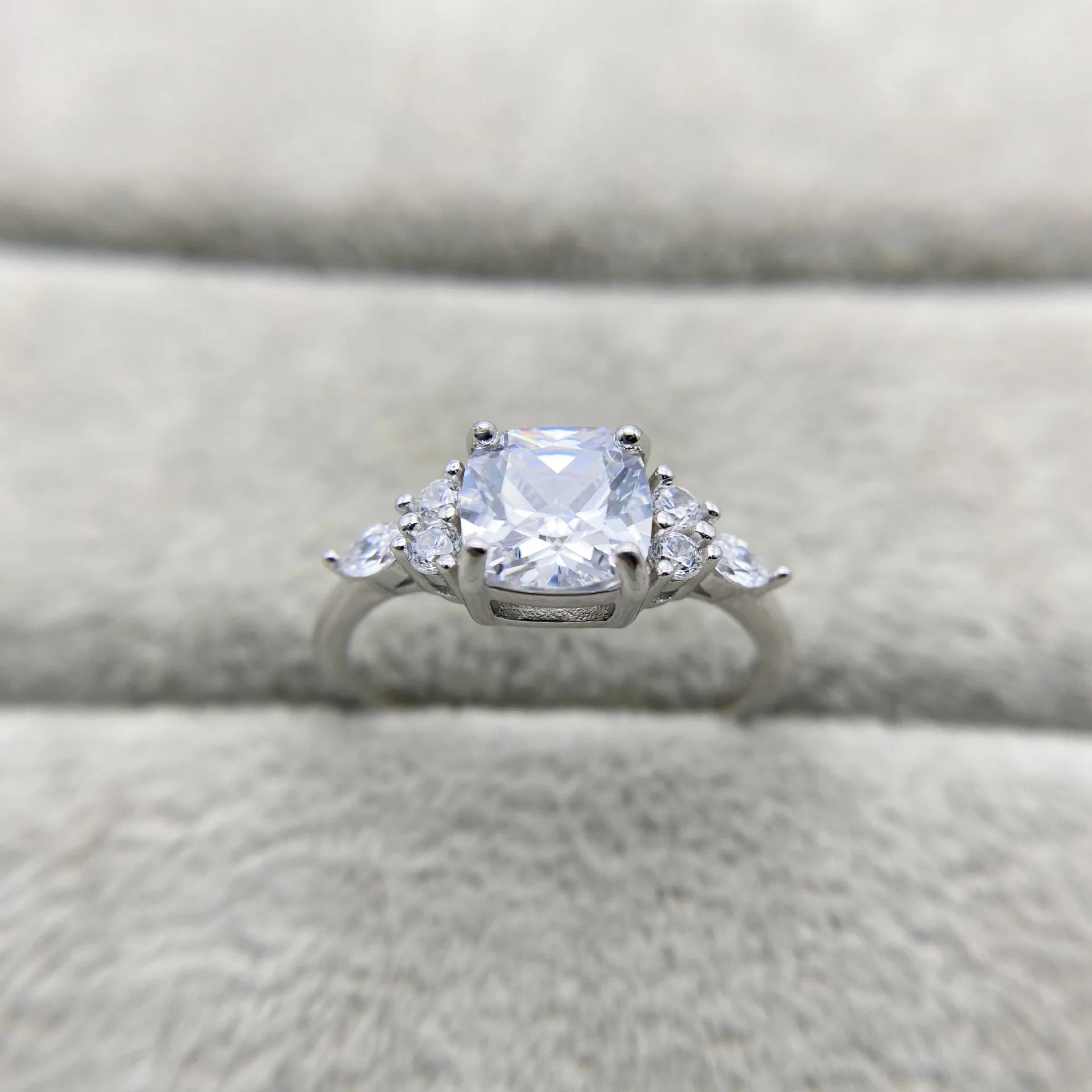 

S925 Sterling Silver Fashion Square Zircon Diamond Ring European and American Simple Women's Couple Proposal Ring