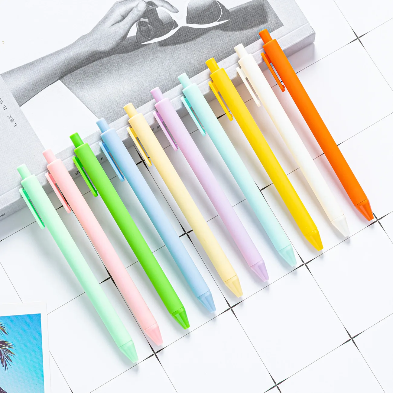 

2pcs Plastic Gel Pen Creative Candy Color Gel Pen Pens Kids School Office Supplies Christmas New Year Gift Stationery Supplies