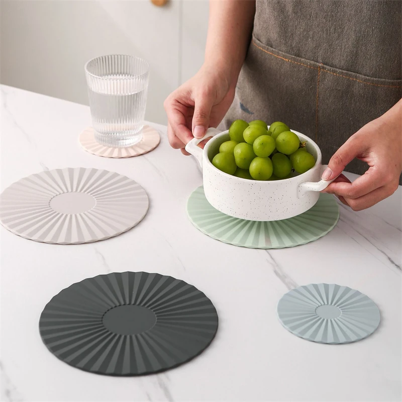 

1/3/5PCS Resistant Silicone Baking Pad Non-Slip Cup Mat Soft Non-Stick Round Microwave Mat Table Placemat Kitchen Accessories