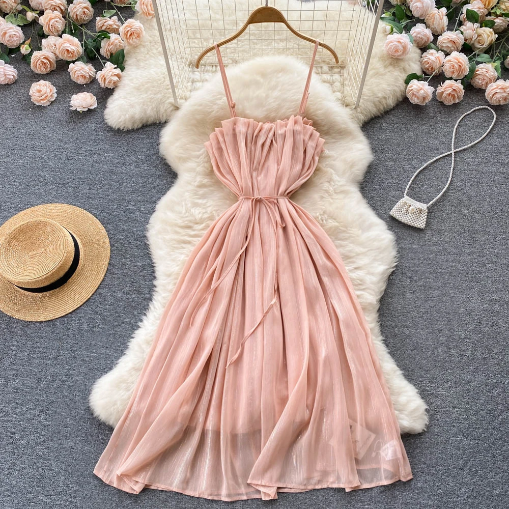 

Милое плиссированное платье-комбинация с открытыми плечами и высокой талией, шикарное летнее повседневное пляжное платье-трапеция из сказочного материала, женский сарафан для отпуска