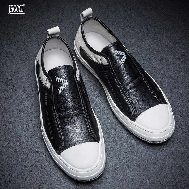 Мужские кроссовки на массивной вулканизированной подошве с ремешком и пряжкой |