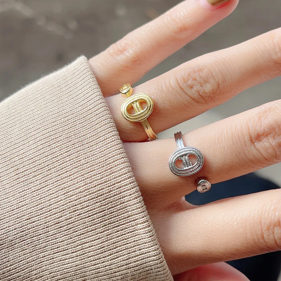 

Fashion Golden Round Rings Young Girl Boys Personality Silver Color Annulus Couple Rings for Woman Man Jewelry Accessories Gift