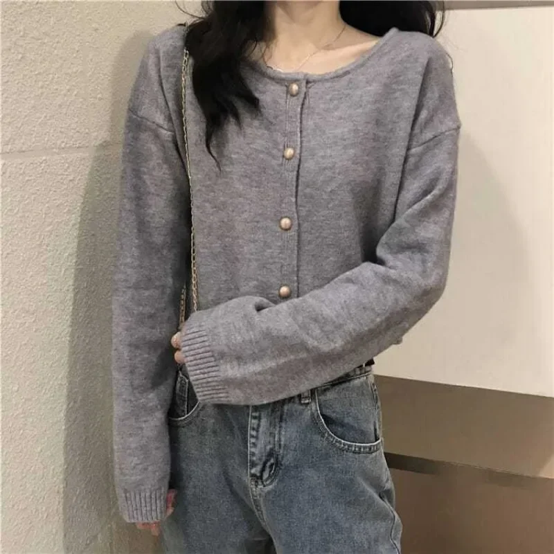 Свитер-кардиган женский модный уютный школьник простой с длинным рукавом в