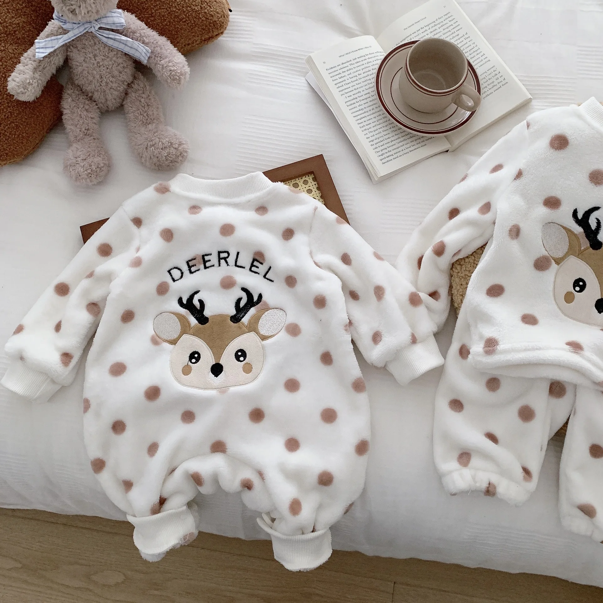 

Женский зимний Пижамный костюм с принтом оленя, Детский плюшевый цельный Комплект для младенцев, одежда для девочек, мультяшный флисовый ко...