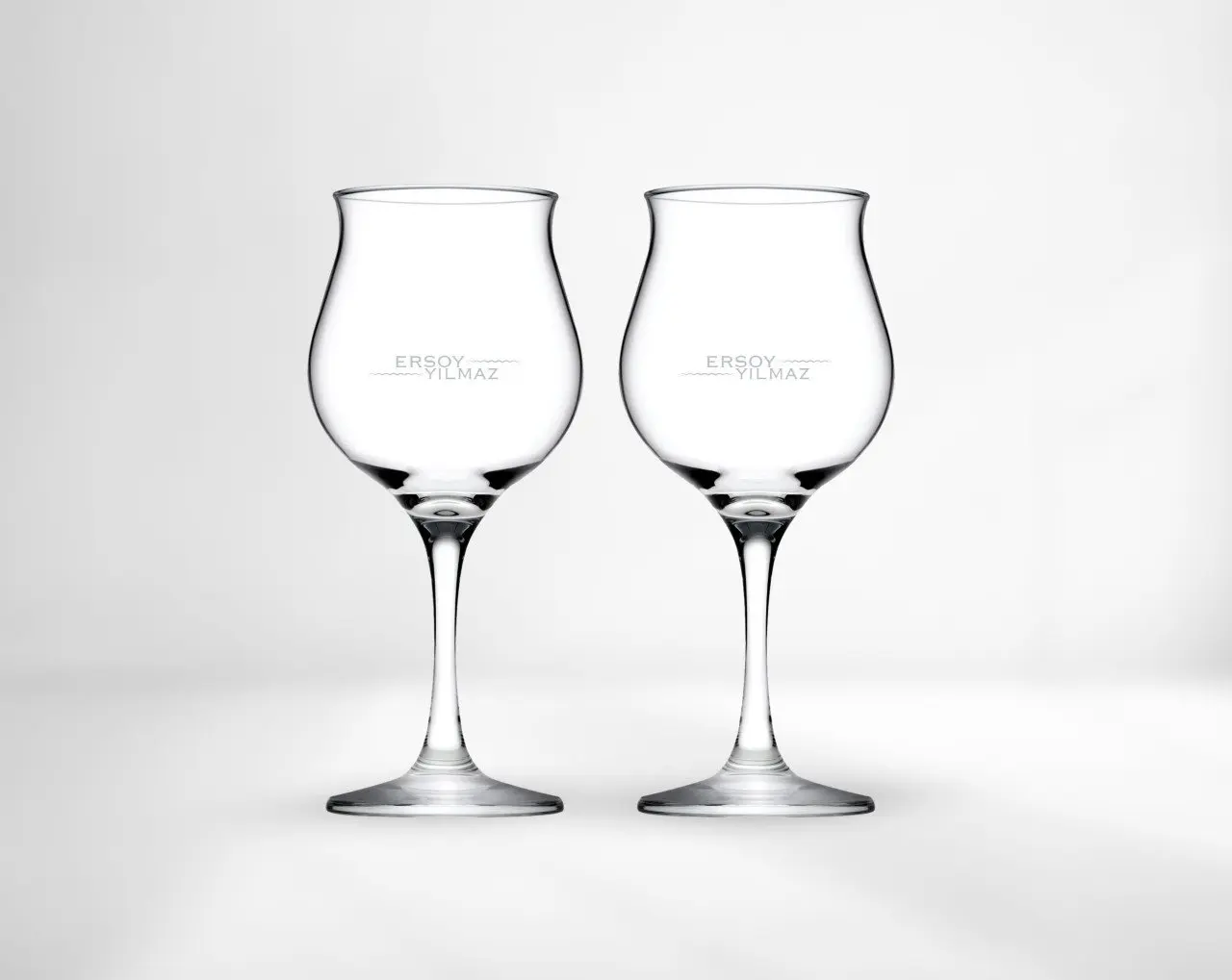 

Персонализированный двусторонний волнистый стакан для красного вина