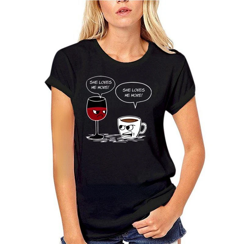 

Футболка женская/мужская с коротким рукавом, смешной Графический Топ винного цвета против кофе, с принтом «она любит меня больше», для спорт...