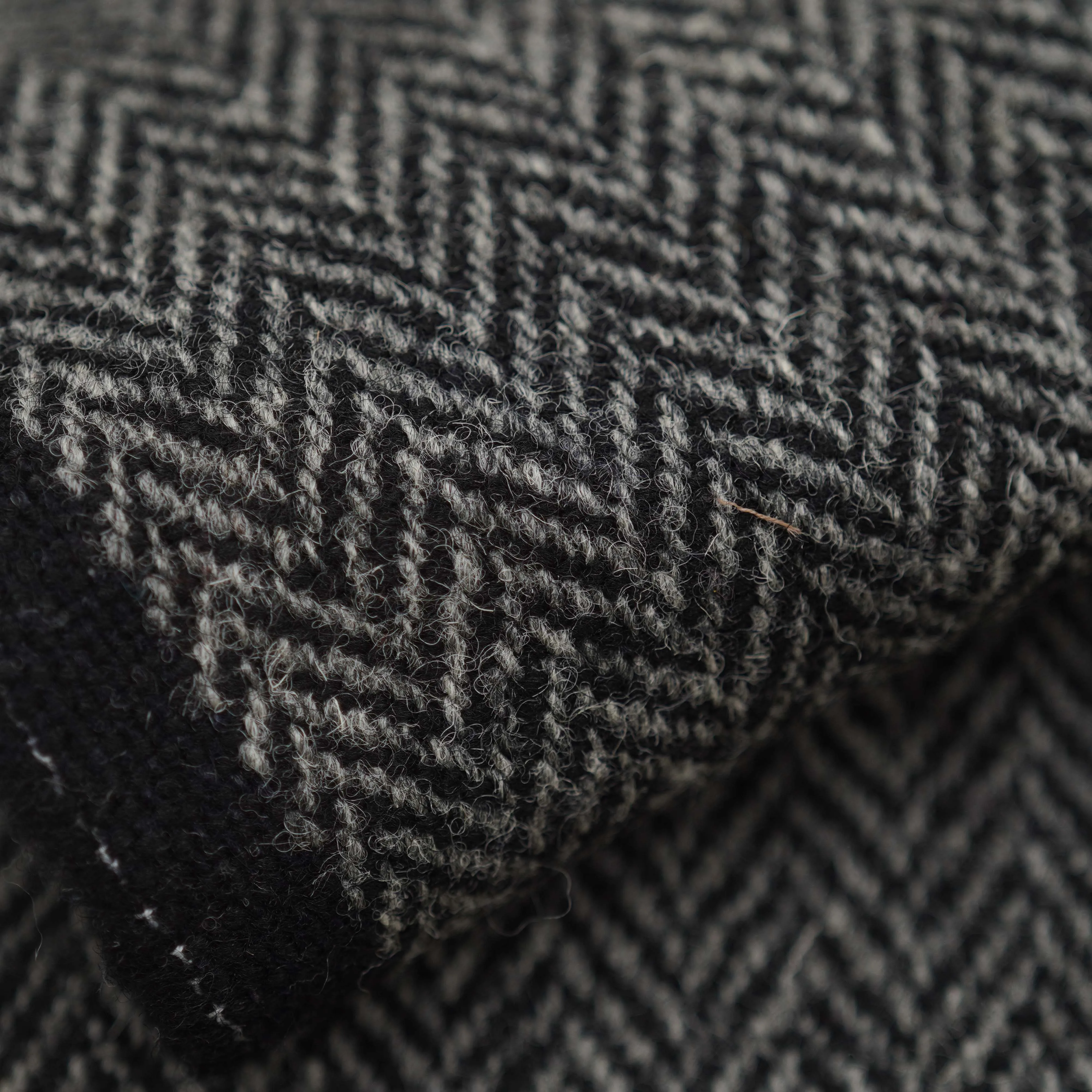 Full Wool Quality Black Gray Herringbone Woolen Fabric Autumn and Winter Men and Women Heavy Woollen Cloth for Overcoat Coat