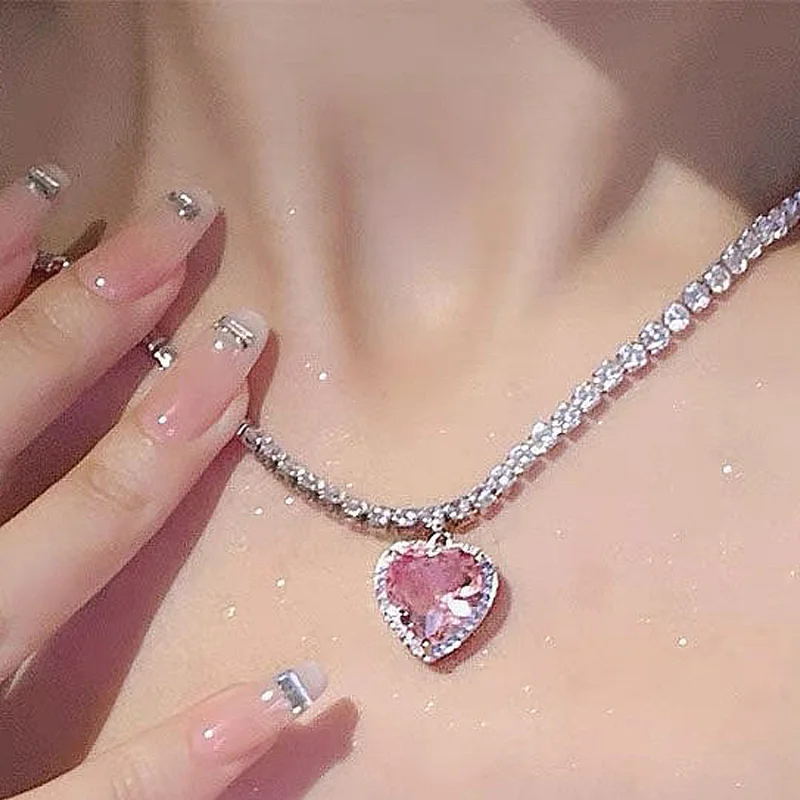 

2023 Fashion Pink Love Pendant Necklace Sparkling Diamonds Women's Clavicle Chain Necklaces Fashion Wedding Party Jewelry Choker