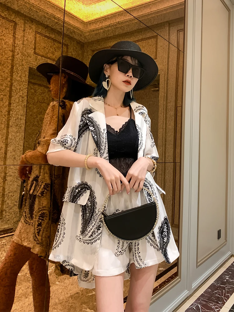 2022 Summer Short Sleeve Tops Fashion All-Matching Shirt Casual Printed Chiffon Shorts Back Hollow Out Two-Piece Set for Women