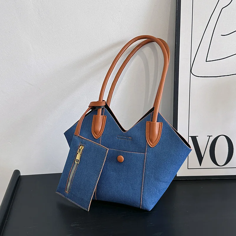 

Large Capacity Tote Bags for Women Shoulder Side Bag Fashion Commute Shopping Bags Ins Ladies Bucket Bag 2023 Winter Handbags