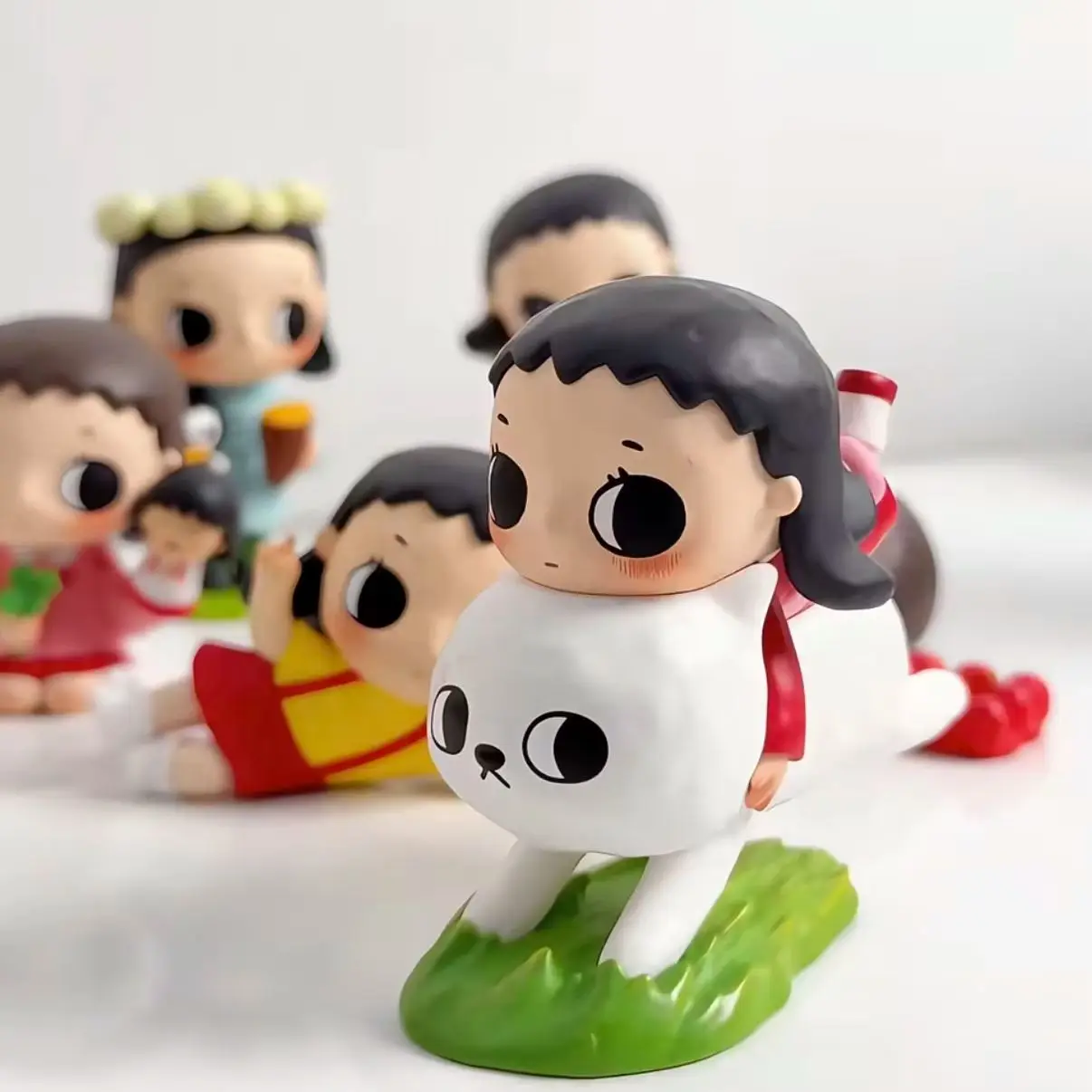 Фото POP MART Серия Nyota Chibi Maruko Chan: Настольная фигурка-сюрприз в закрытой коробке, коллекционная игрушка, украшение для дома №1