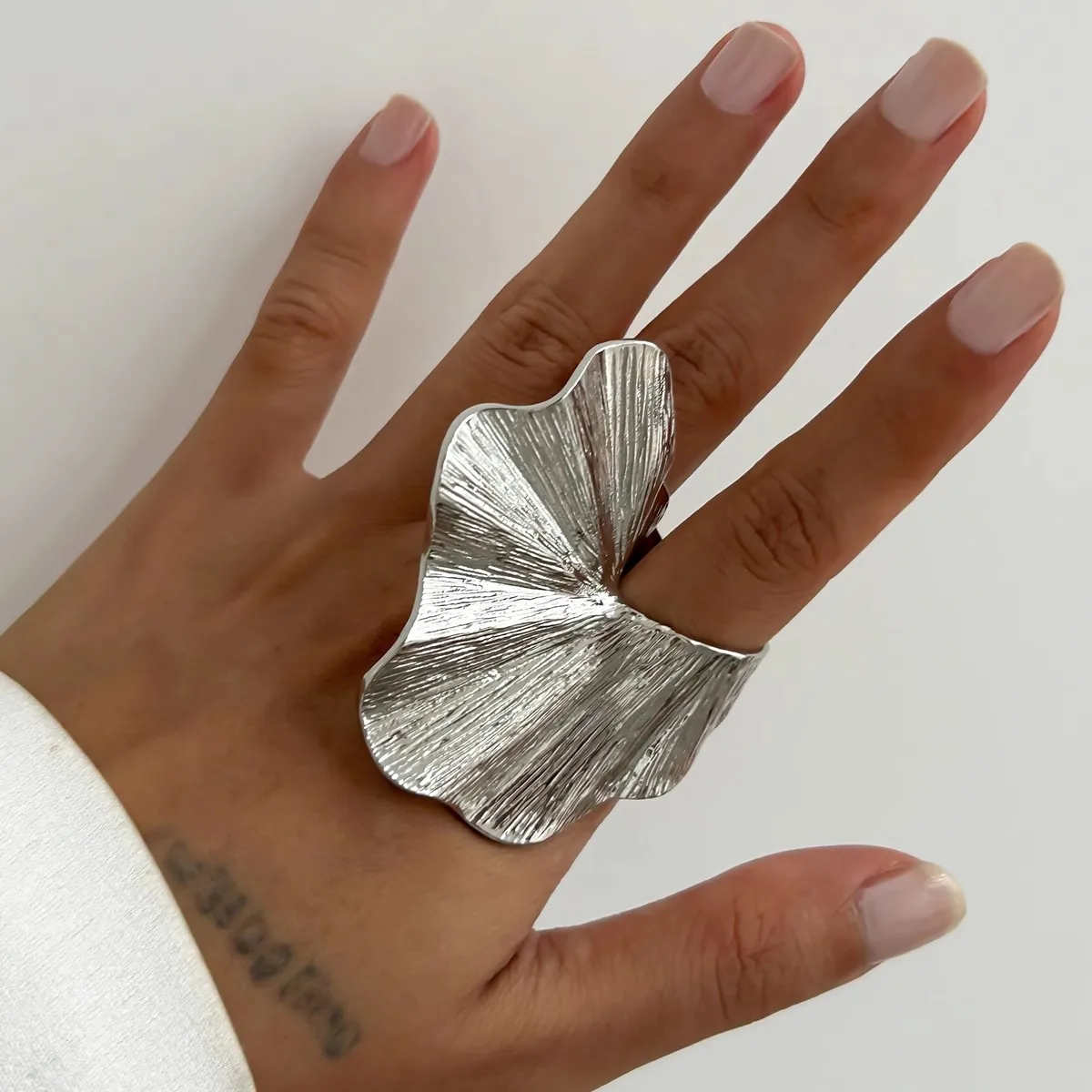 Фото anillo delicado Металлическое кольцо неправильной формы с веером для женщин, преувеличенное, простое, модное, изысканное ювелирное изделие для девочек livraison Erdogan №4