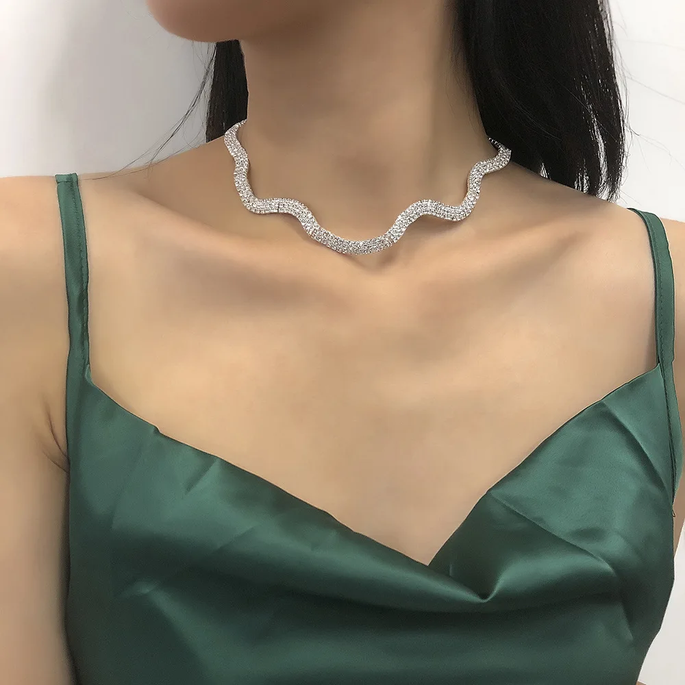 

2023 Fashion Shiny Crystal Rhinestone Wave Shaped Chokers Necklaces for Women Luxury Wedding Party Accessories Neck Jewelry