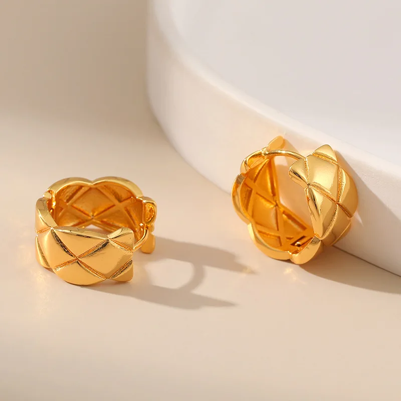 

Vintage Classic European Personalized Hoop Earrings Geometric Embossing Broaden Body Small Ear Ring Women Gold Color Jewelry