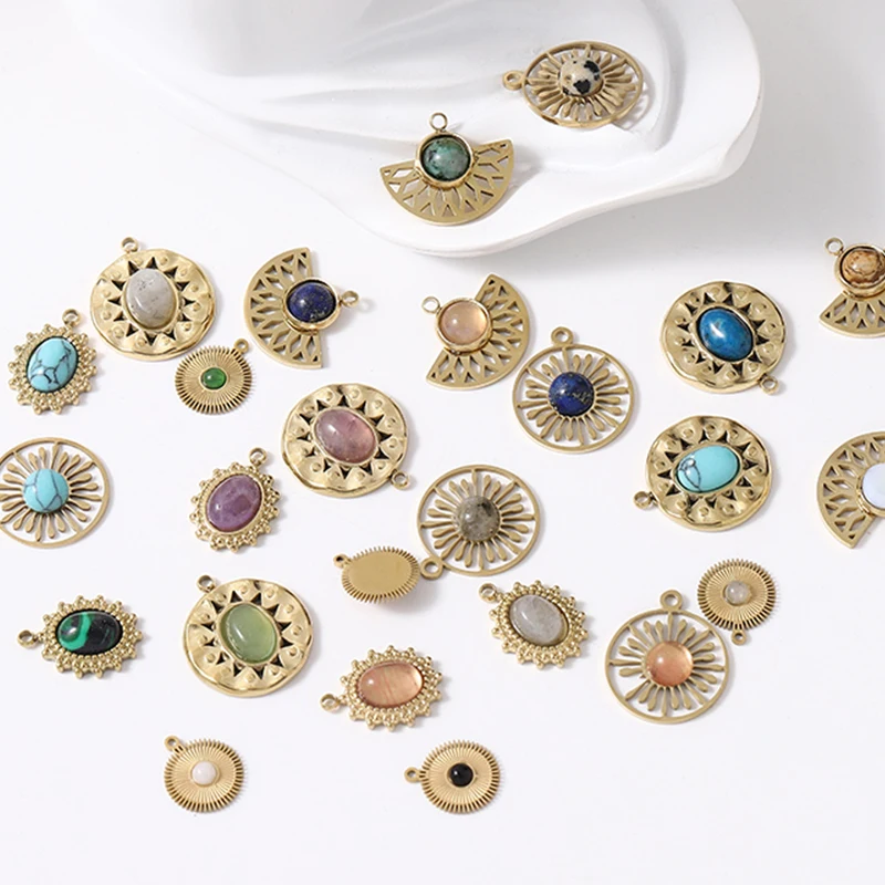 

Classic Vintage Luxurious Nature Stones Pendant Charm For Women Roundness Turquoise Beautiful Engraved Design Fashion Jewelry