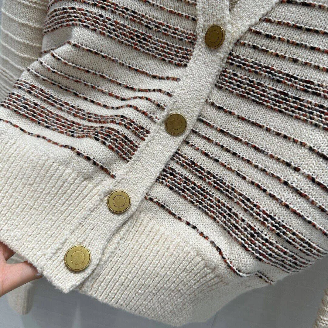 Женский трикотажный кардиган с V-образным вырезом и длинным рукавом