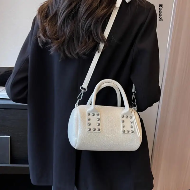 

Women New Shoulder Bags Simple Versatile Ins Handbags Luxury Top Handle Rivet Crossbody Bag Designer 2023 Casuals High Fashion