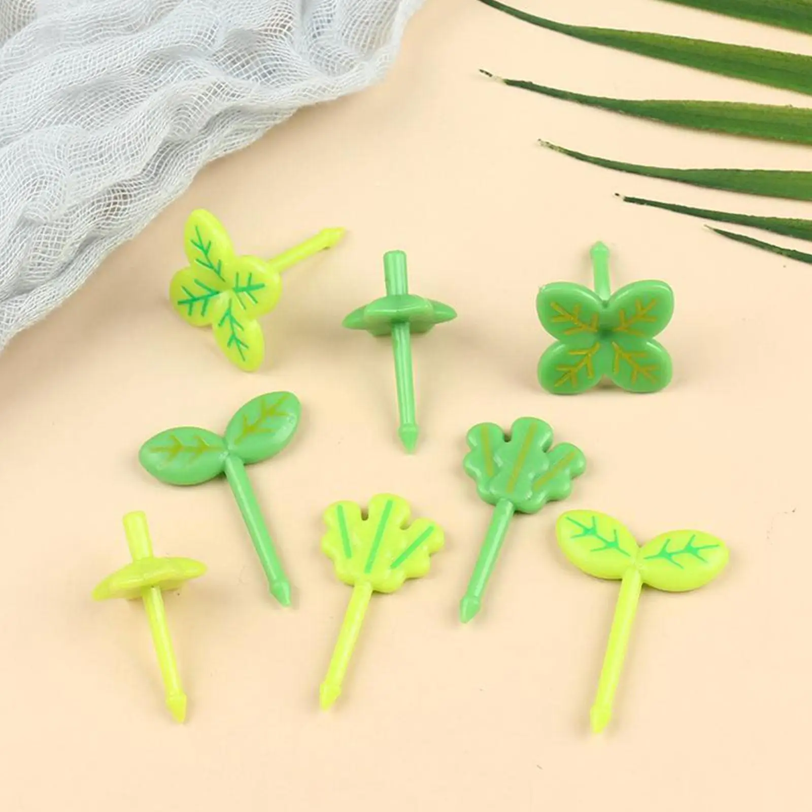 

8Pcs/lot Fruit Fork Decorative Sticks Reusable Plastic Fruit Forks Kid Lunch Bento Box Accessories Cartoon Leaf Shapes Toothpick