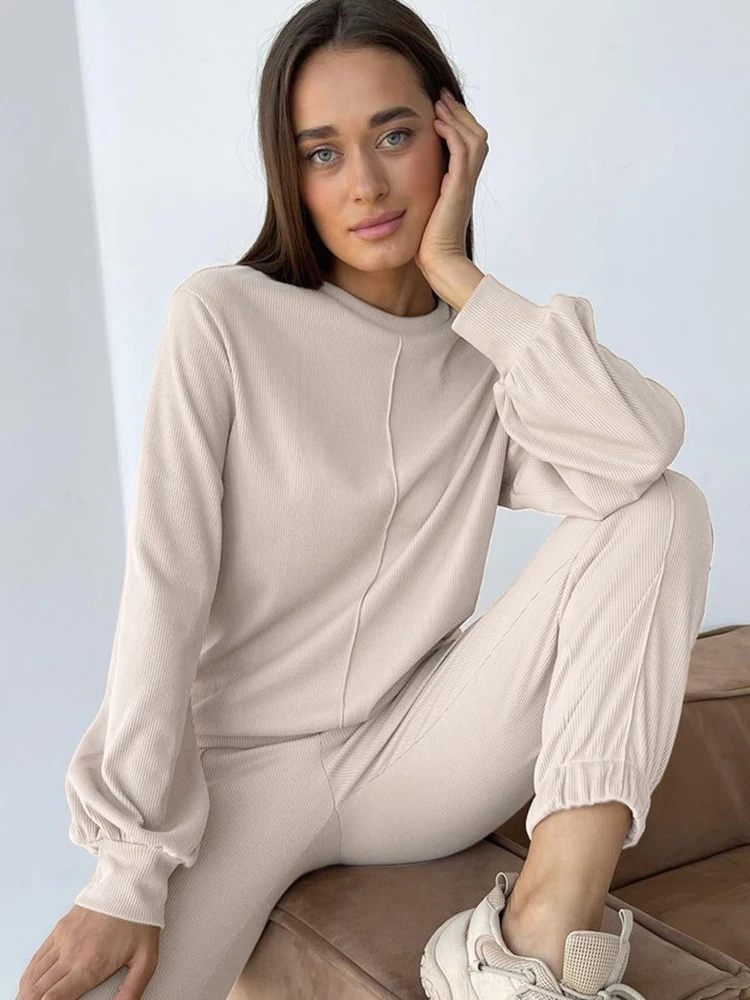 

Пижама женская трикотажная в рубчик, с круглым вырезом и длинным рукавом