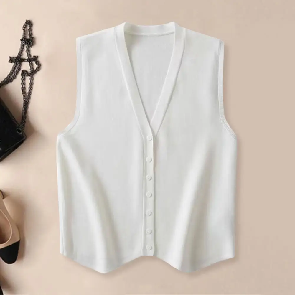 Женский трикотажный жилет в полоску с V-образным вырезом