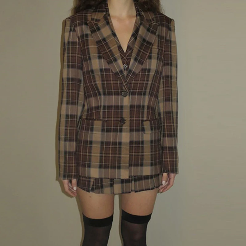 Женский клетчатый костюм из трех предметов