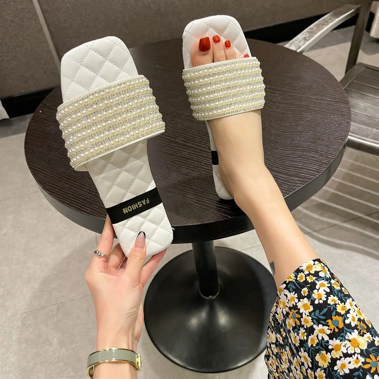 

Шлепанцы женские в богемном стиле, удобная летняя обувь на плоской подошве, повседневные, с бусинами