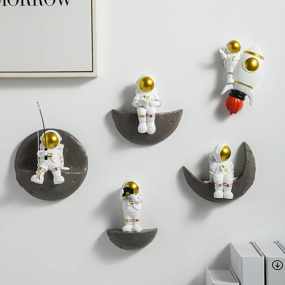 

Creative Astronaut Wall Decor Figurines Statue nordic home decor space decoration Wall Sculpture Children bedroom decoration