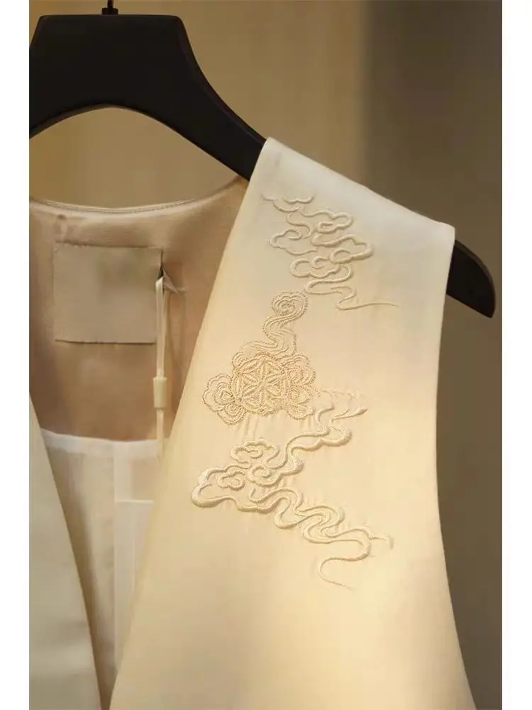 Брендовый дисконтный магазин Торговый центр Вынуть из шкафа Весна и осень Новый