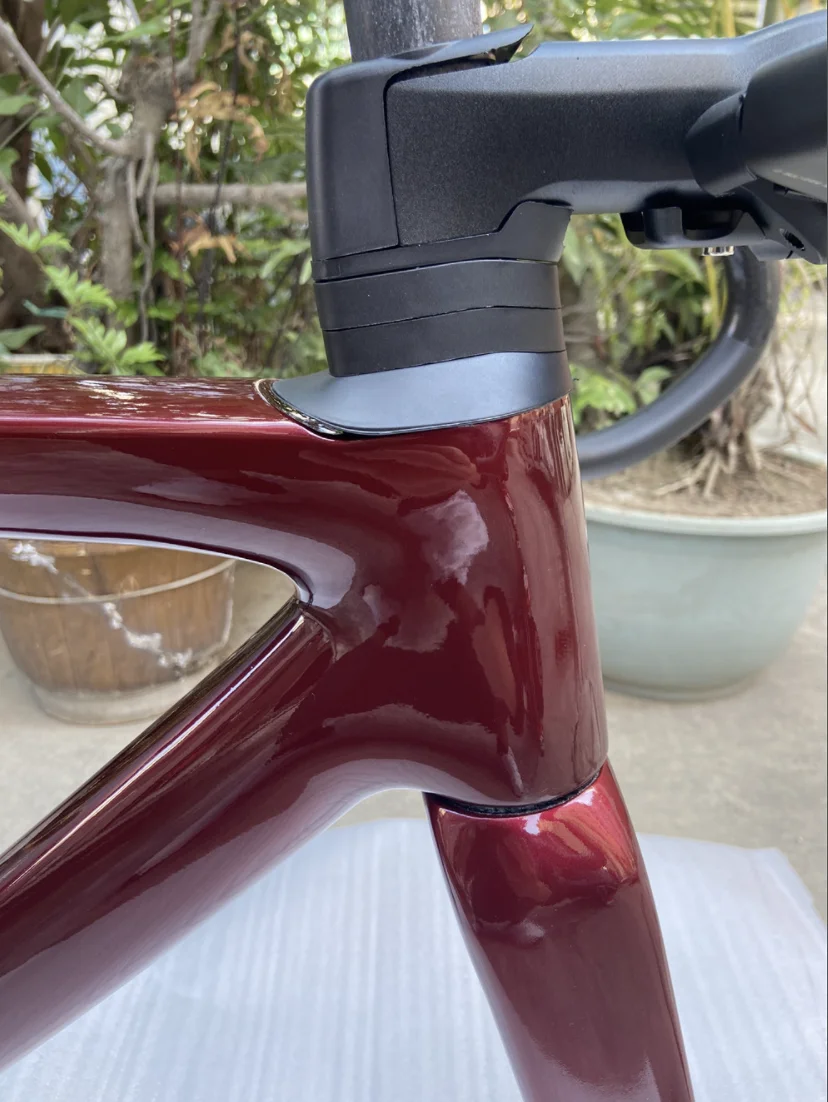 

2021 NEW carbon road bike frame Internal wiring BSA threaded bottom bracket 700C carbon road bicycle frameset