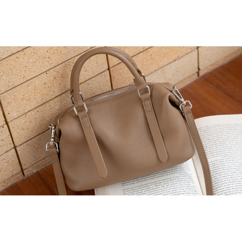 Женская сумка из натуральной кожи через плечо средней длины 100% коровьей