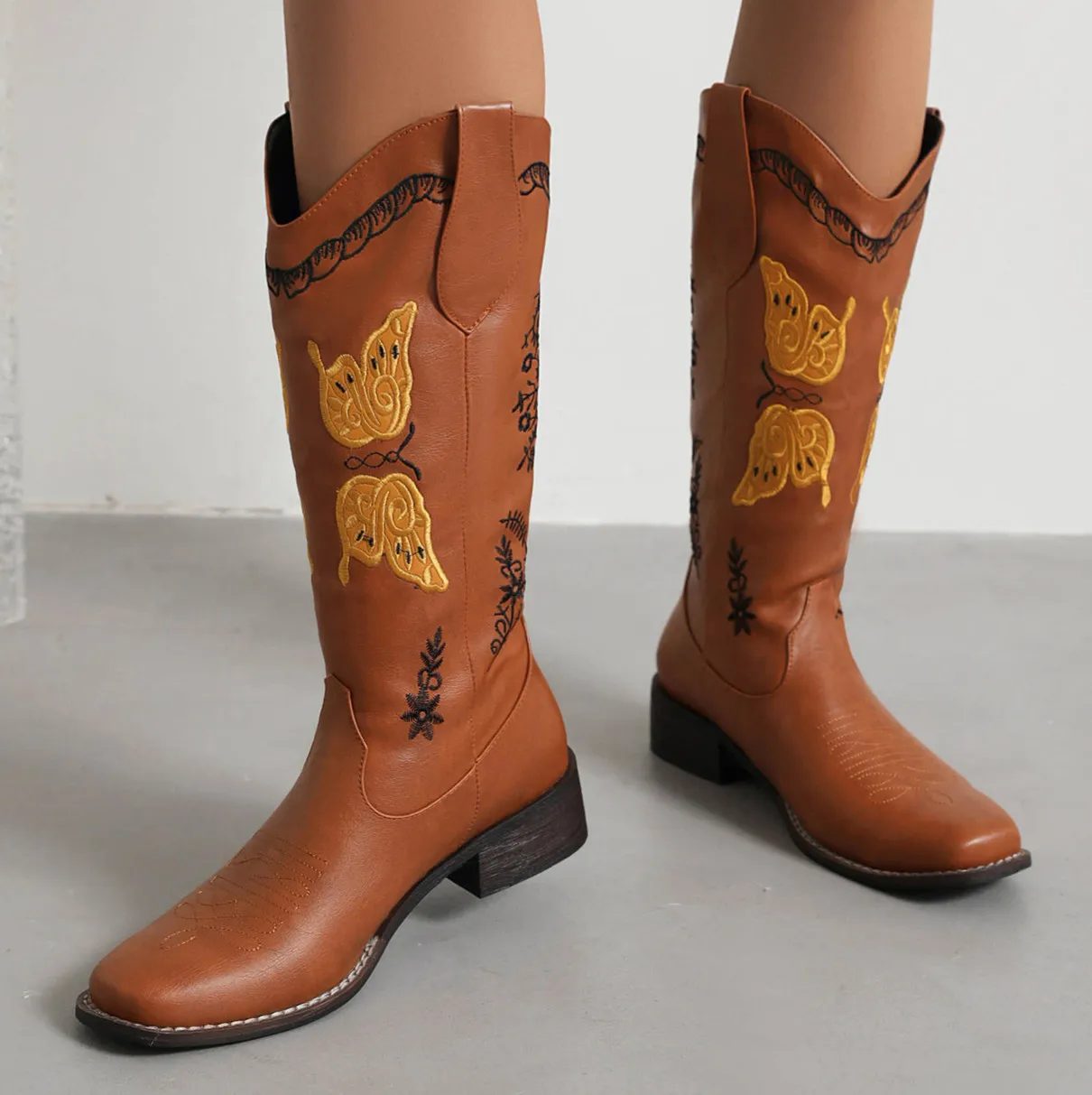 

Женские сапоги из микрофибры на толстом каблуке, с квадратным носком