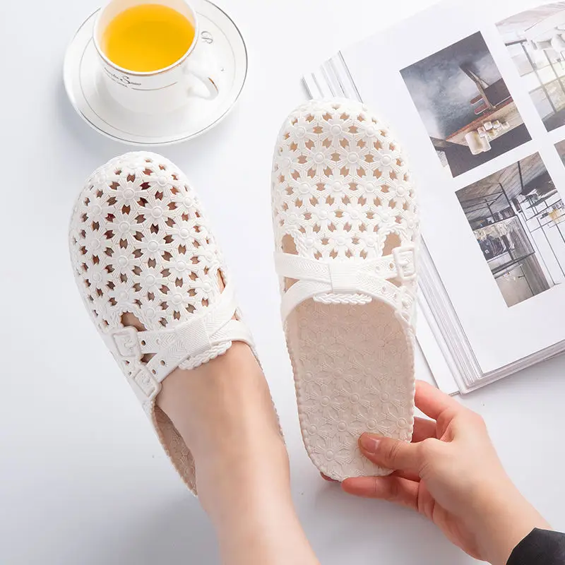 Шлепанцы женские массивные для душа сланцы однотонные дизайнерские пушистые