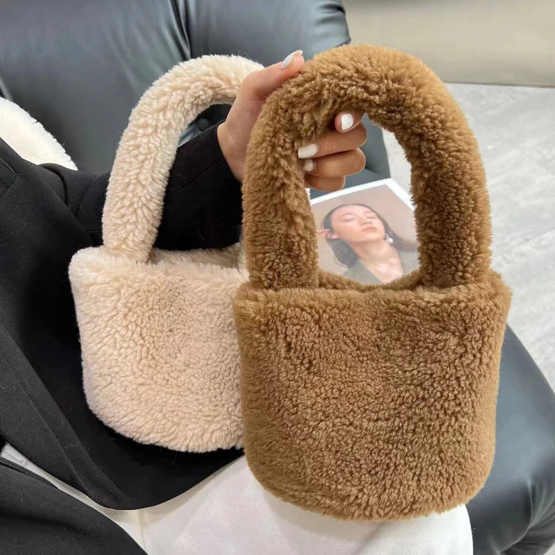 New Lamb wool Faux Fur Bag for Woman Luxury Charm Retro Bucket Bags Female Chain Women's Handbag Plush Designer Soft Warm Purses