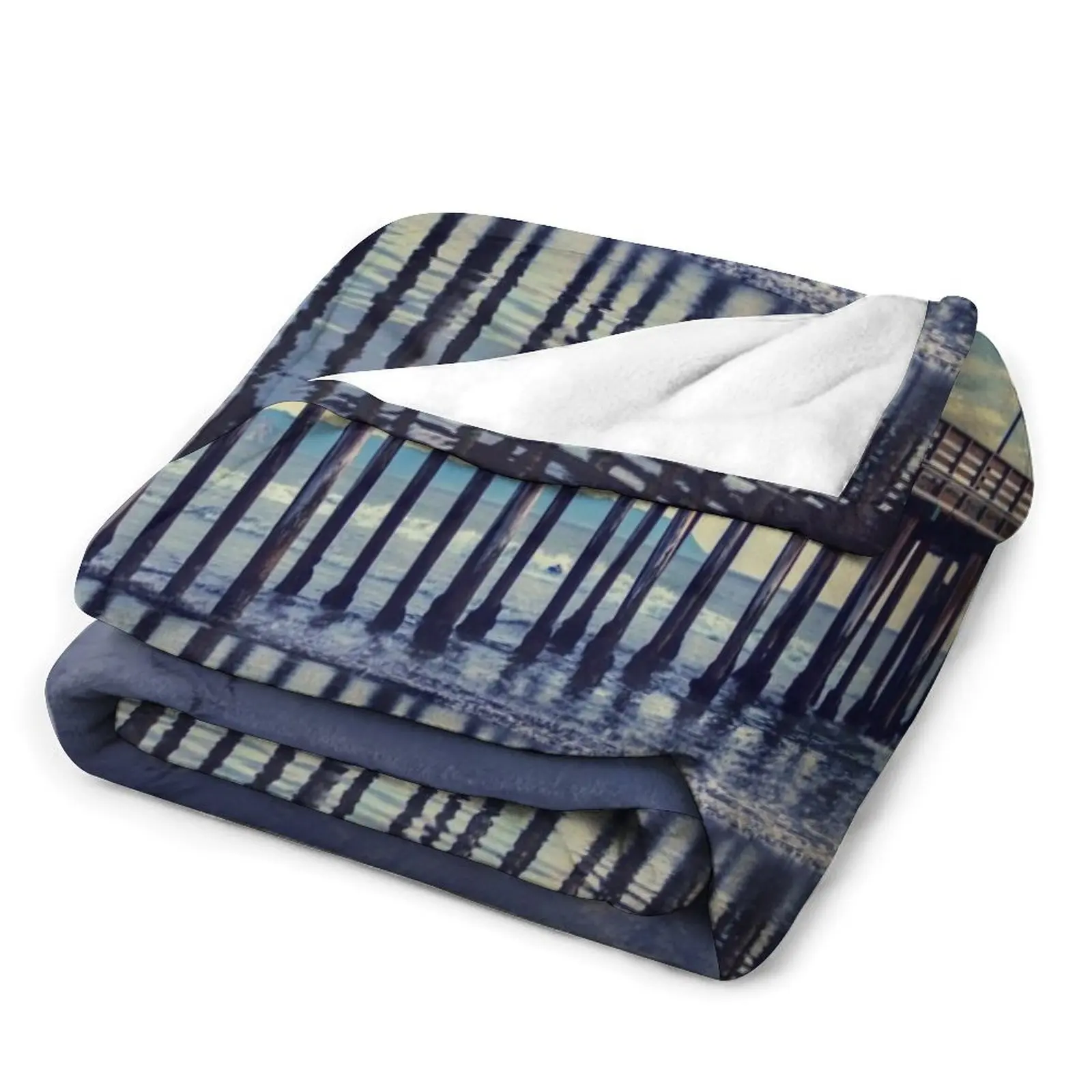 Просто блуждающее фото Cayucos Pier с Morro Bay в фоне. Одеяло детское для зимы. Одеяла сна.