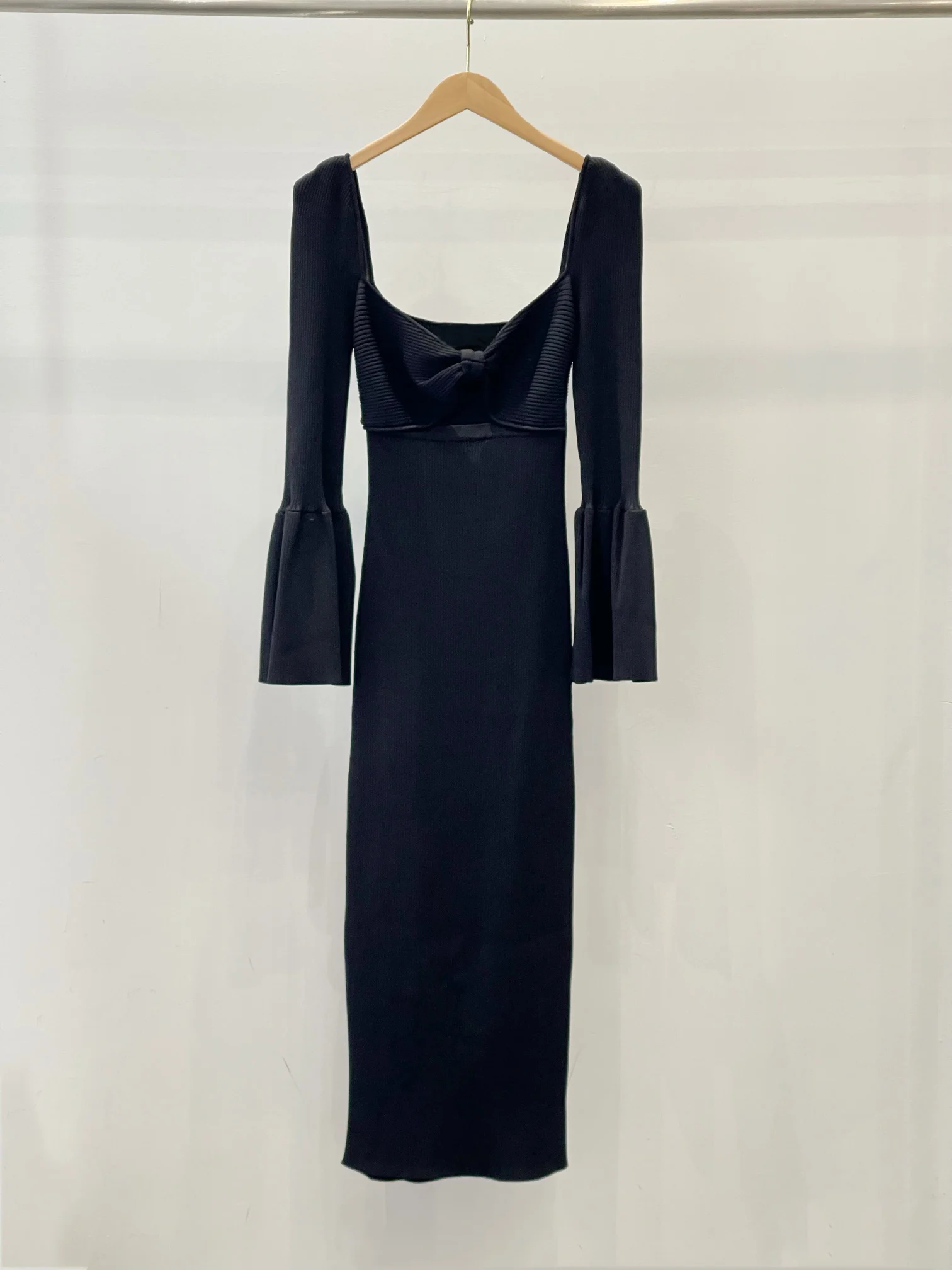 New ribbed knitted bow dress with classic black long skirt flared cuffs romantic and elegant