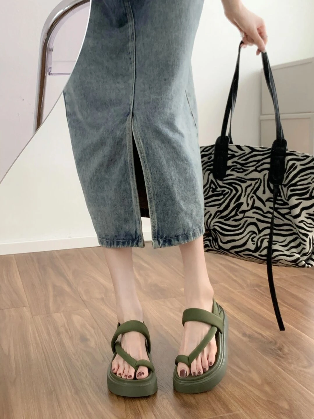 

Roman sandals women in the summer of 2023 the new set of toe joker thick soles hot style sports leisure beach shoes