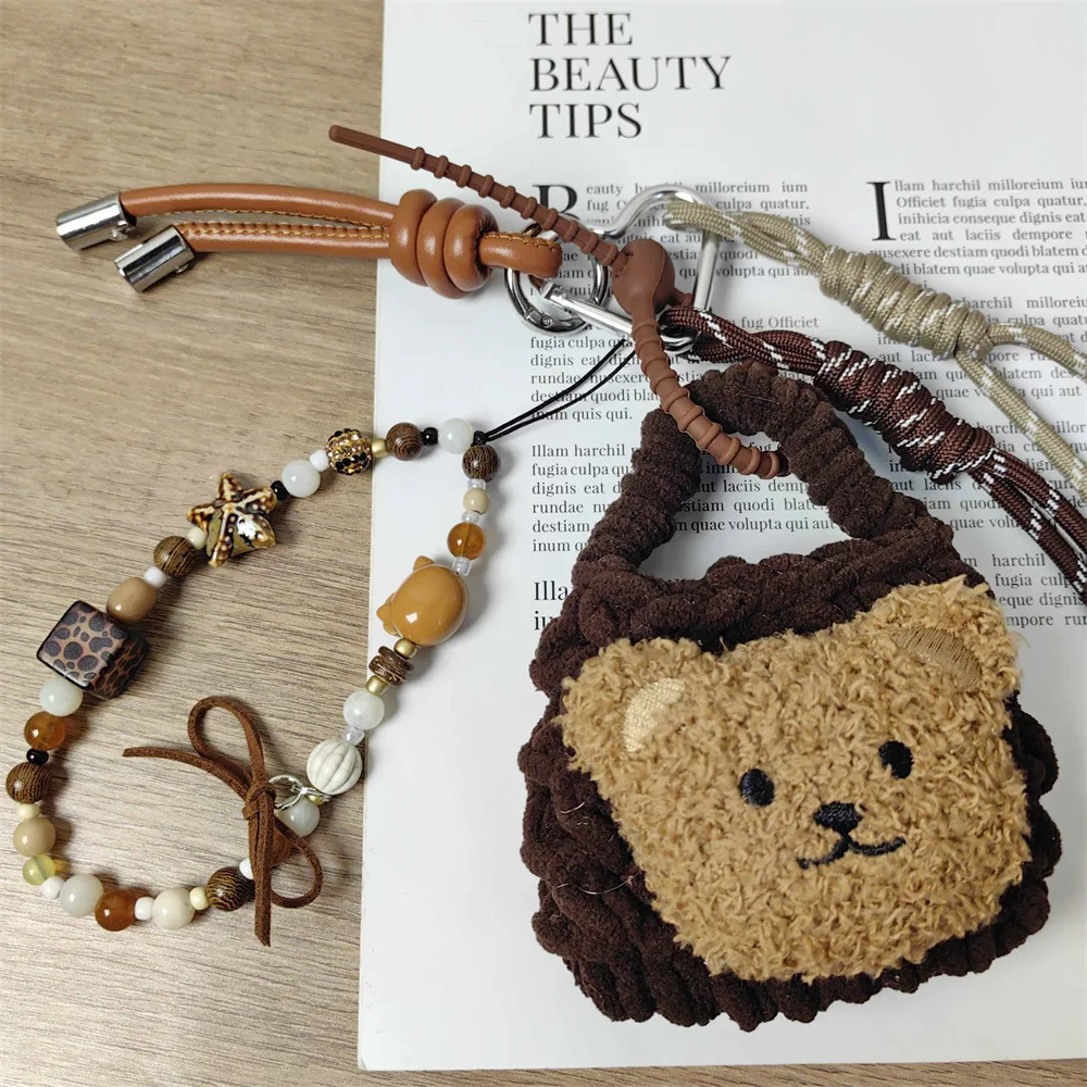 Вязаная сумка для наушников ручной работы с милым медведем коричневого цвета