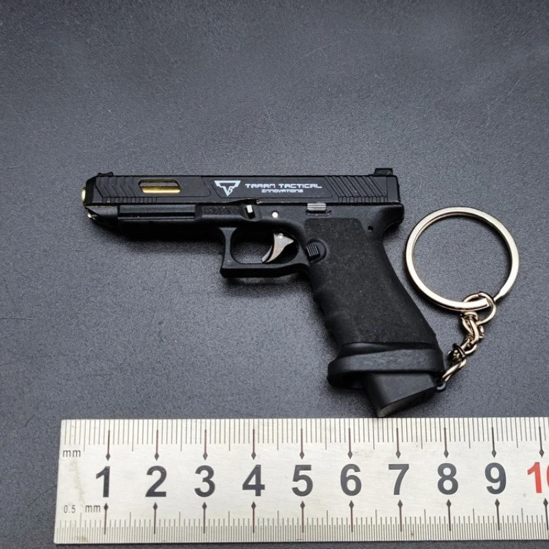 Фото Alloy Empire 1:3 G34 G17 Брелок из сплава, модель пистолета, всплывающая версия, съемная декомпрессионная игрушка, военная коллекция фанатов №5