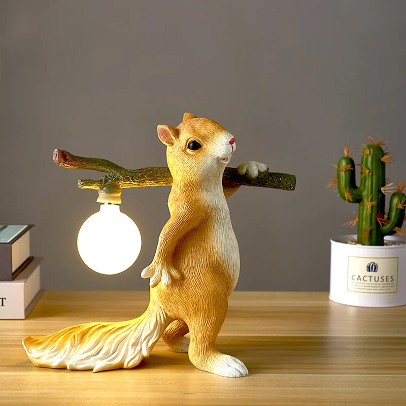 Cartoon Animal Lamp Resin Desk Lamp Squirrel Desk Lamp Creative Nordic Bedroom Bedside Lamp Desk Children's Room Decorative Lamp
