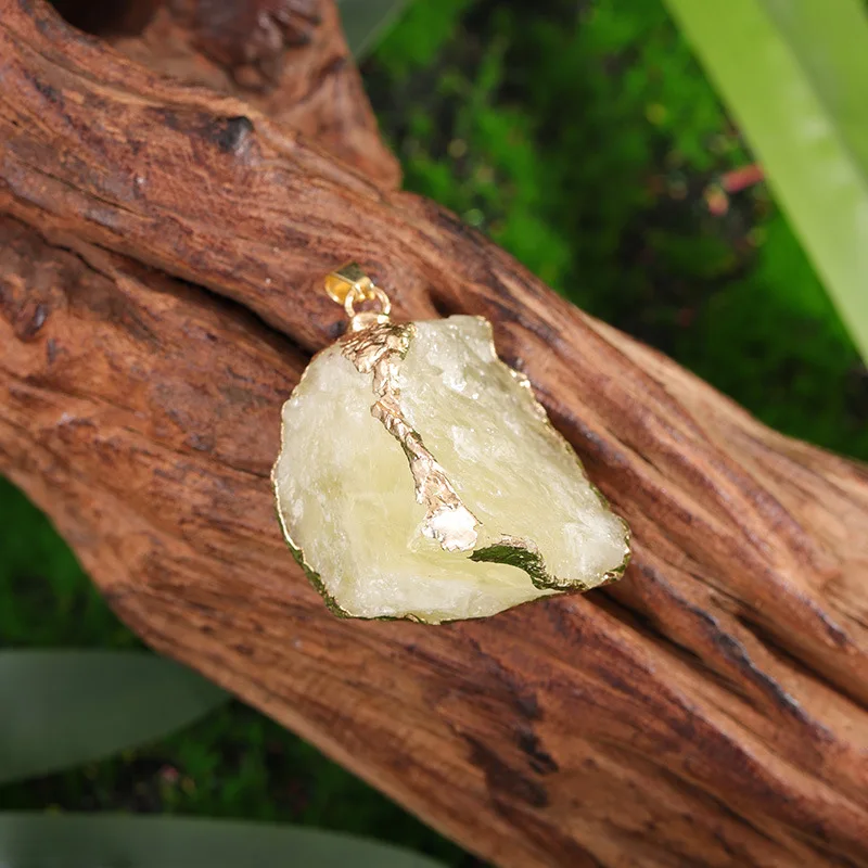 

Подвески из натуральных кристаллов