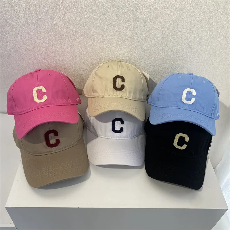 

Новинка весна-лето 2022 хлопковая бейсболка с буквой C Мужская универсальная Солнцезащитная шляпа премиум класса kpop модная летняя козырек дл...