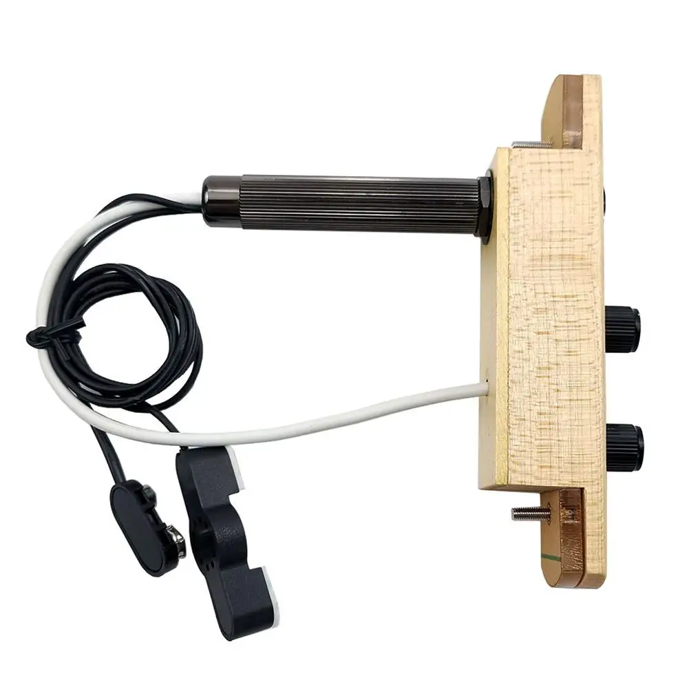 Microphone to phone. Захват микрофона. Зарядная станция для apple. Microphone for cajon shagverk. Микрофон u700.